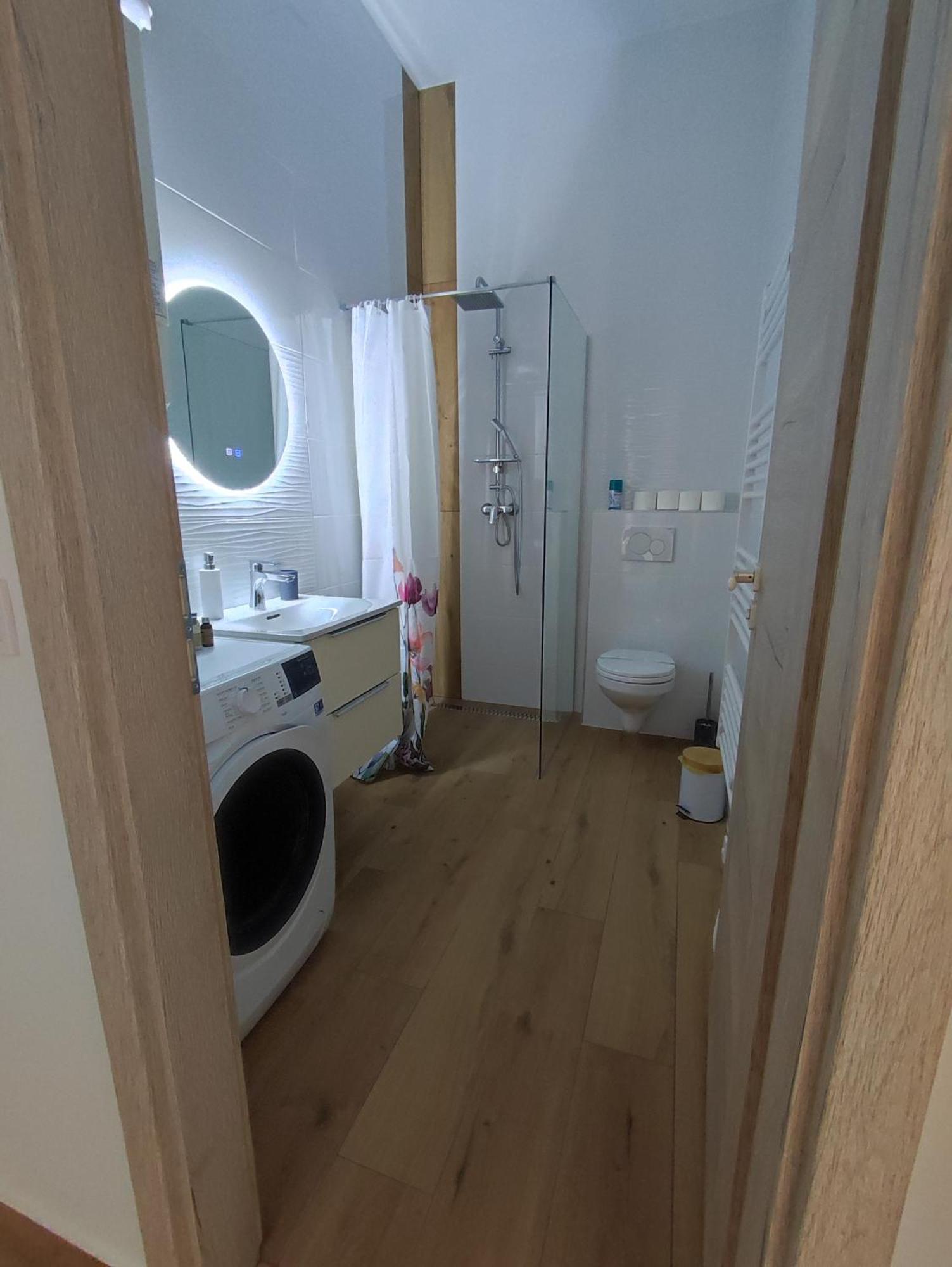 Stafetahaz Apartmanok Vác Εξωτερικό φωτογραφία